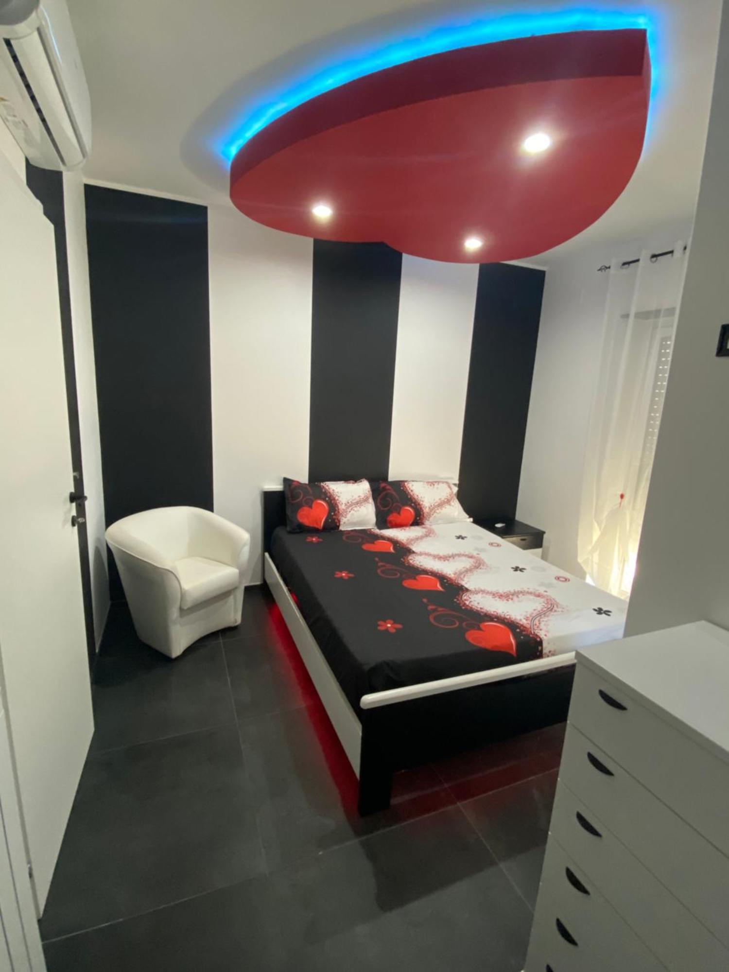 Iris Room Monopoli Bilik gambar